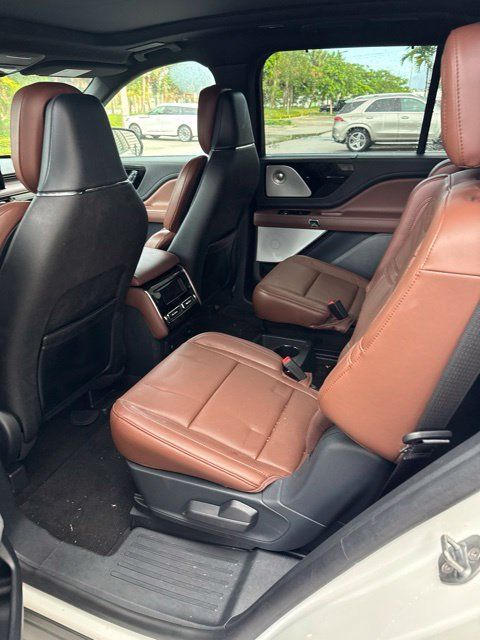 Used 2025 Lincoln Aviator Reserve w/ Luxury Package RWD image 5