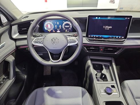 New 2026 Volkswagen Tiguan SE FWD image 15
