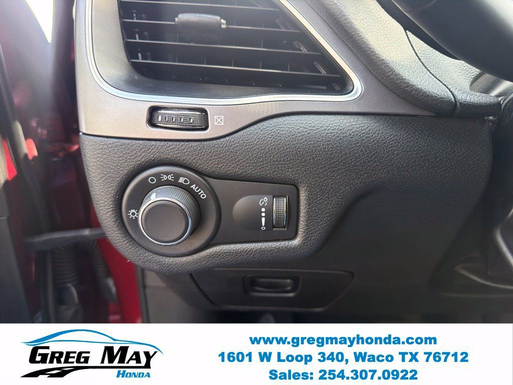 Used 2021 Jeep Cherokee Latitude FWD image 13