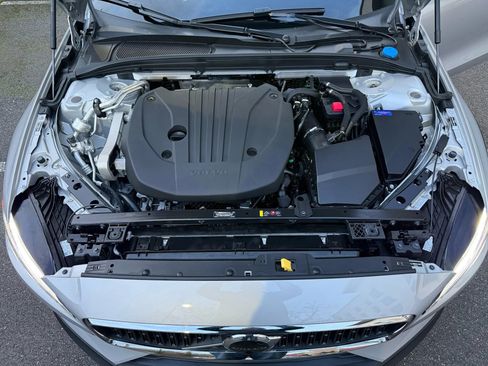 Used 2025 Volvo V60 B5 Cross Country Plus image 30