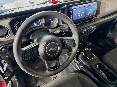 Used 2024 Jeep Wrangler Unlimited image 22