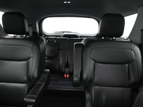Used 2022 Ford Explorer XLT w/ Equipment Group 202A image 31