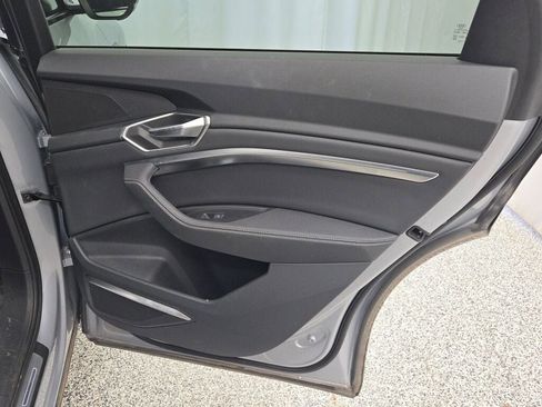 Used 2022 Audi e-tron Premium Plus w/ Premium Plus Package image 10