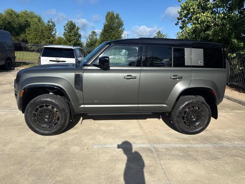 Used 2025 Land Rover Defender 110 AWD/4WD image 7