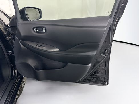 Used 2023 Nissan Leaf S image 29