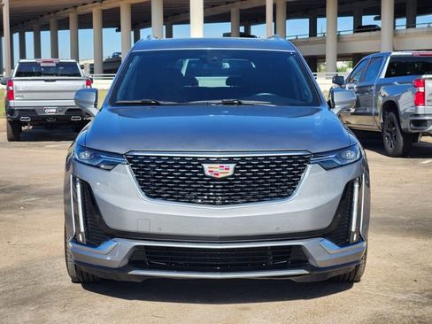 Used 2025 Cadillac XT6 Premium Luxury FWD image 2