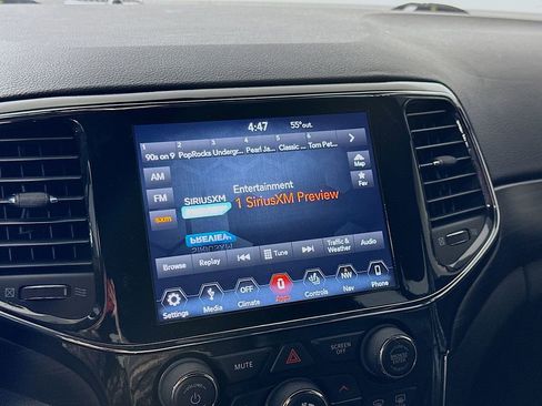 Used 2019 Jeep Grand Cherokee Laredo w/ Laredo X Package image 27