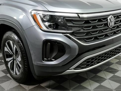 Certified 2025 Volkswagen Atlas Cross Sport SE image 34