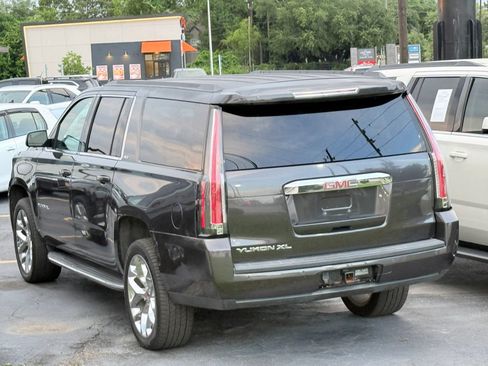 Used 2017 GMC Yukon XL SLT AWD/4WD image 5