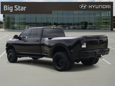 Used 2021 RAM 3500 Big Horn w/ Night Edition AWD/4WD image 3
