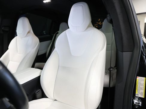 Used 2018 Tesla Model X P100D image 24