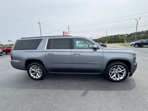 Used 2019 Chevrolet Suburban LT w/ Luxury Package image 7