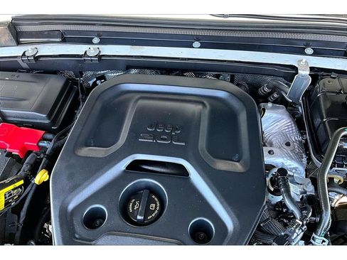 Certified 2025 Jeep Wrangler Unlimited Rubicon AWD/4WD image 56