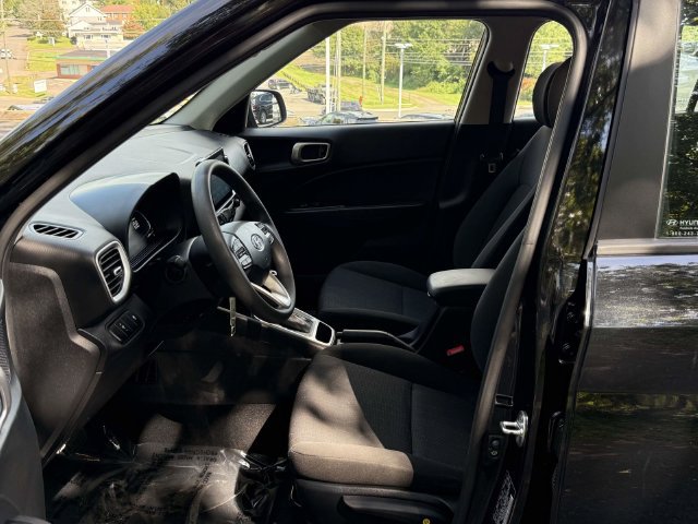 Used 2023 Hyundai Venue SE w/ Cargo Package FWD image 10