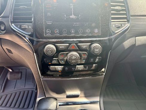 Used 2020 Jeep Grand Cherokee Laredo w/ 18" Wheel & 8.4" Radio Group image 22