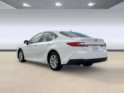 Used 2025 Toyota Camry LE image 3