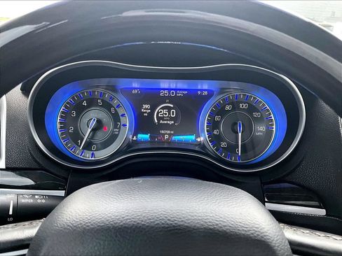 Used 2017 Chrysler 300 C AWD/4WD image 16