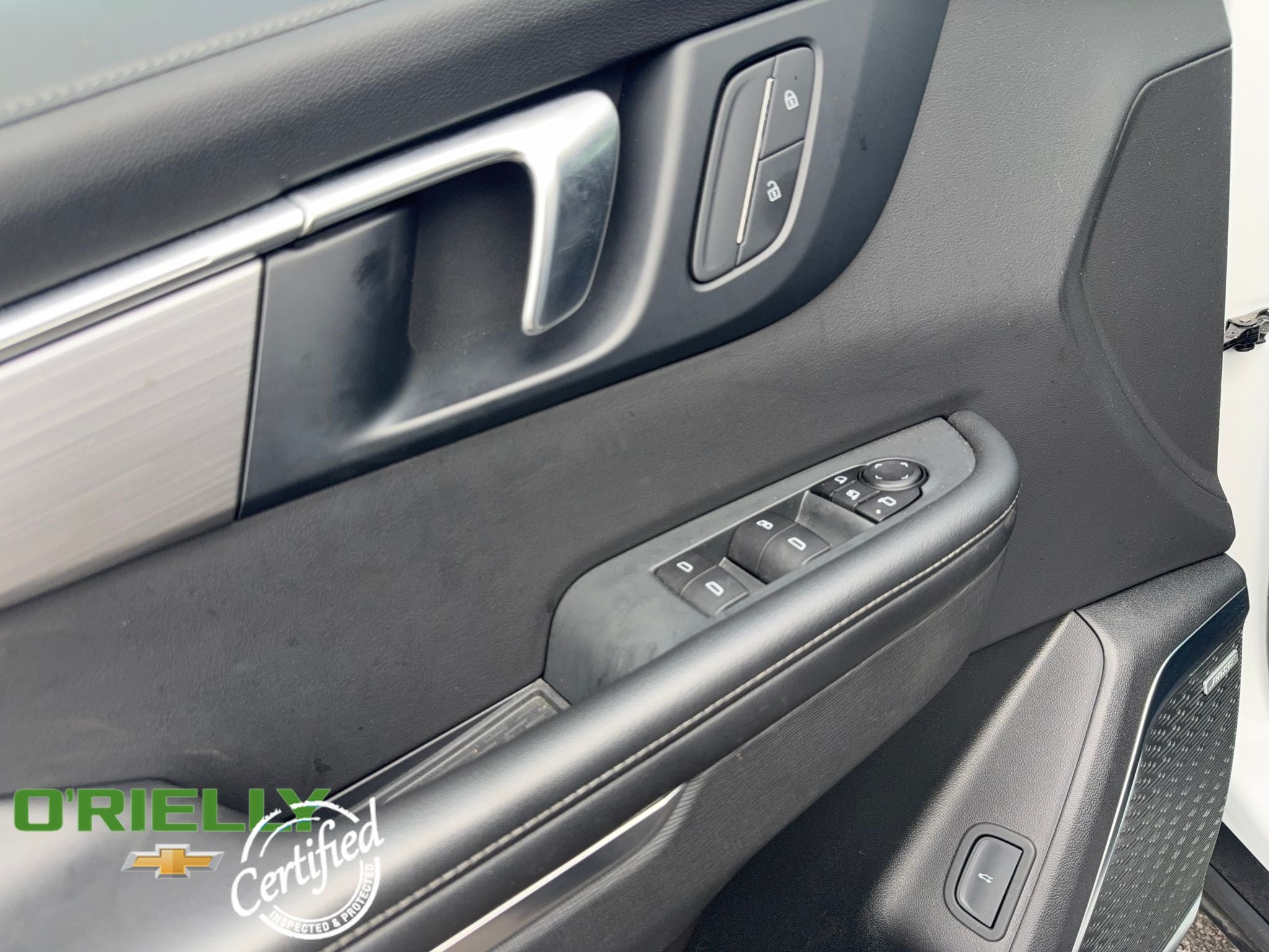 Used 2025 Buick Enclave Preferred AWD/4WD image 13