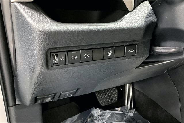 Used 2023 Toyota RAV4 XLE Premium AWD/4WD image 32