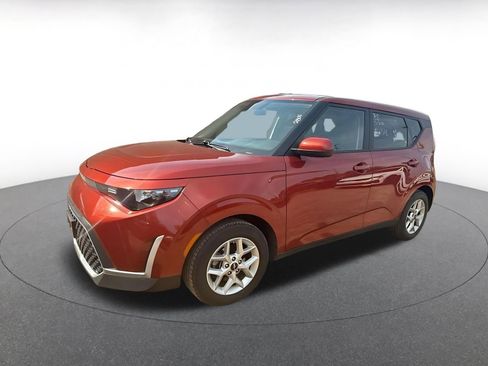 Used 2025 Kia Soul LX w/ LX Technology Package image 3