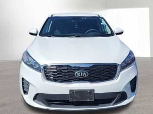 Used 2020 Kia Sorento LX image 2