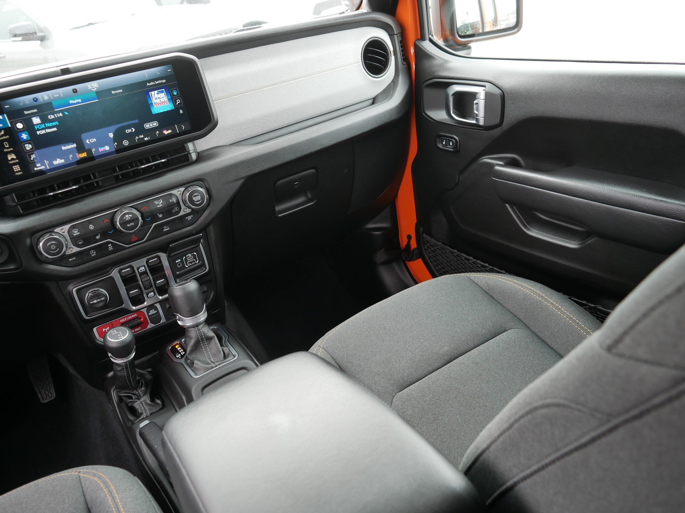 Used 2025 Jeep Gladiator Sport AWD/4WD image 11