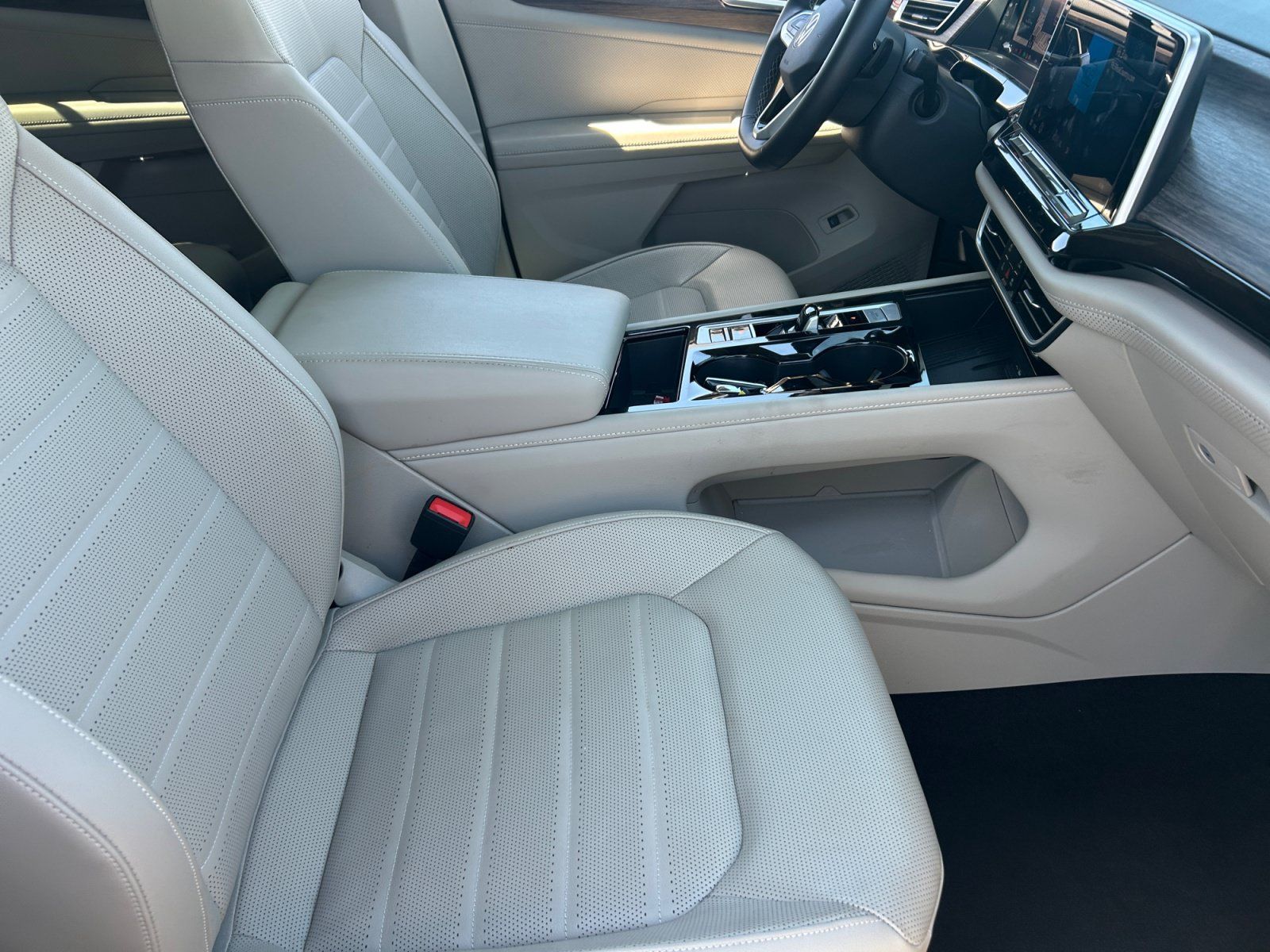 Certified 2025 Volkswagen Atlas SEL AWD/4WD image 19