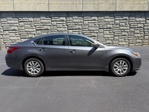 Used 2016 Nissan Altima 2.5 S w/ Power Driver Seat Package FWD image 5