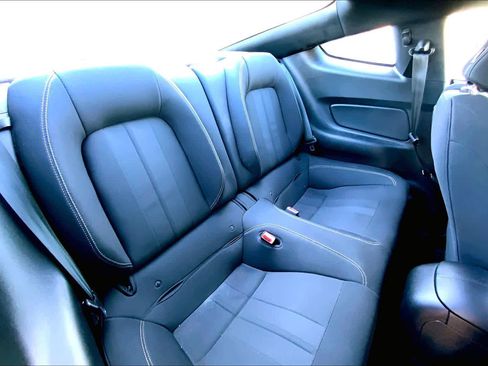 Used 2018 Ford Mustang Coupe image 21