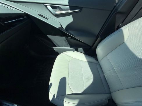 Used 2023 Kia Niro EX Touring image 23