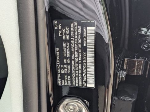 Certified 2025 Porsche Macan image 30