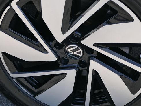 Used 2025 Volkswagen Atlas SE FWD image 9