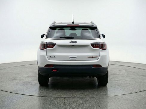 Used 2025 Jeep Compass Trailhawk AWD/4WD image 7