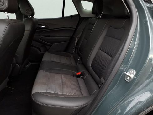 Used 2025 Chevrolet Trax LT FWD image 22