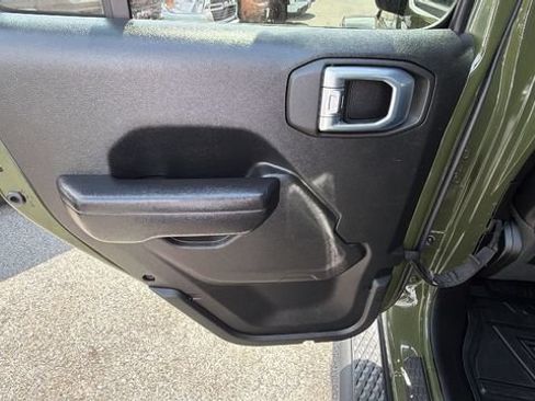 Used 2021 Jeep Gladiator Mojave AWD/4WD image 35