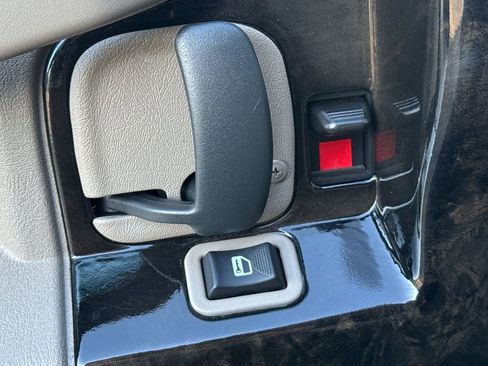 Used 2023 Chevrolet Express 2500 RWD image 12
