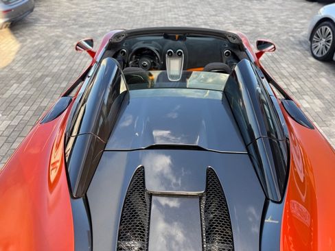 Used 2020 McLaren 570S Spider image 35