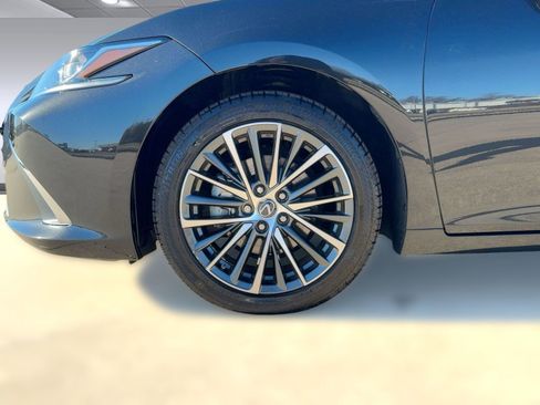Used 2022 Lexus ES 300h w/ Premium Package image 11