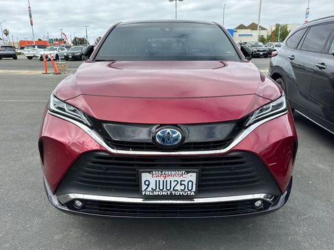 Used 2023 Toyota Venza Nightshade AWD/4WD image 3