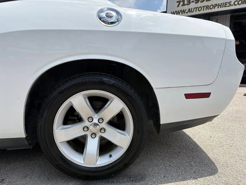 Used 2014 Dodge Challenger SXT RWD image 28