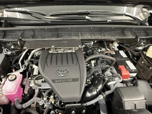 Used 2024 Toyota Highlander XLE image 39