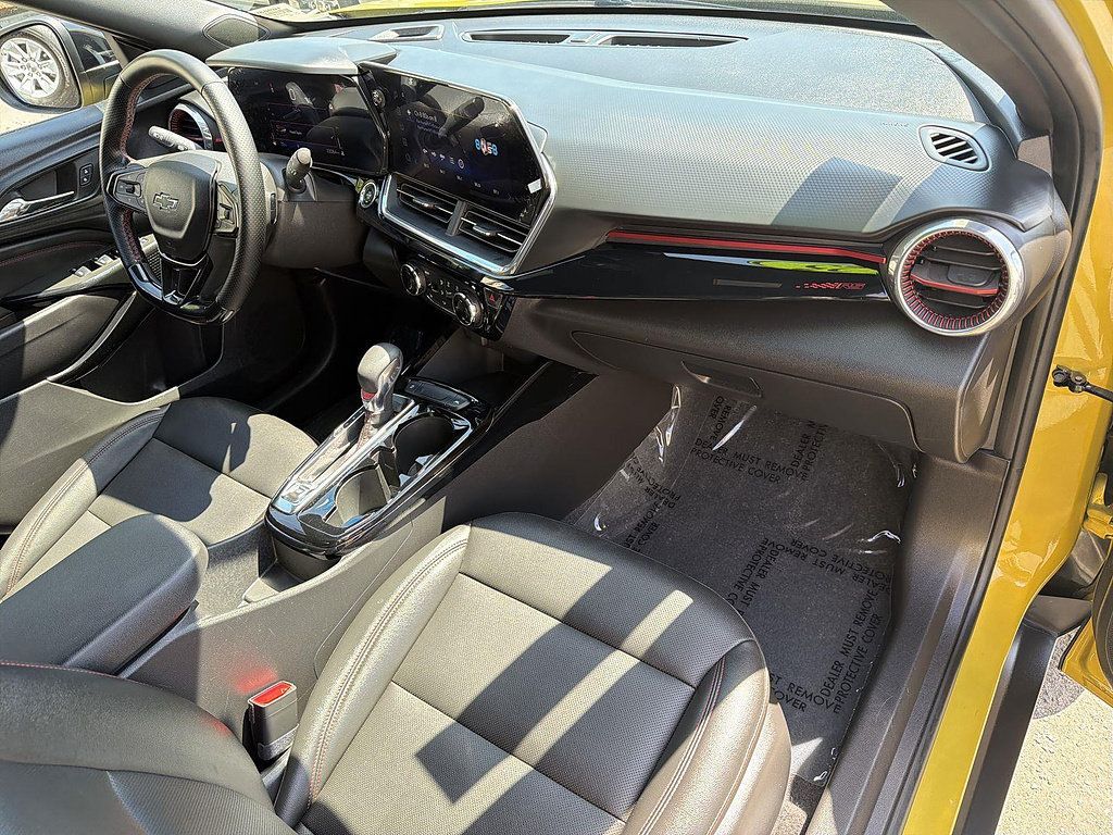 Used 2025 Chevrolet Trax RS w/ Driver Confidence Package FWD image 27