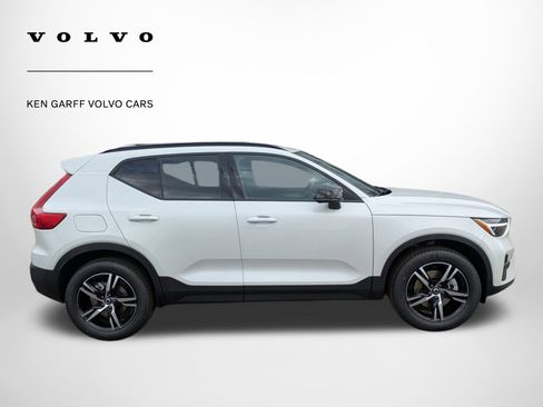 New 2026 Volvo XC40 B5 Core w/ Climate Package image 2