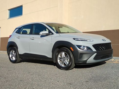 Certified 2022 Hyundai Kona SE image 2