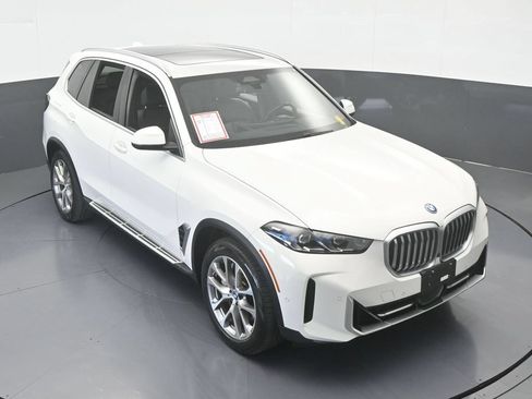 Used 2025 BMW X5 xDrive50e AWD/4WD image 57