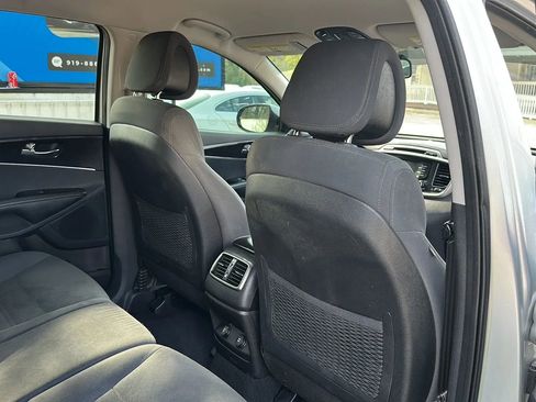 Used 2016 Kia Sorento LX Sport Utility 4D image 16