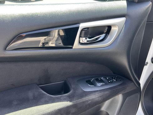 Used 2013 Nissan Pathfinder S AWD/4WD image 30