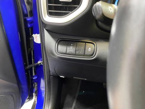 Used 2025 Hyundai Venue SEL FWD image 32