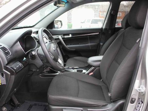 Used 2015 Kia Sorento LX image 24