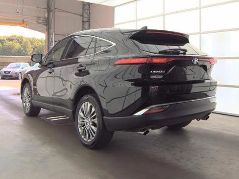 Used 2023 Toyota Venza XLE AWD/4WD image 3